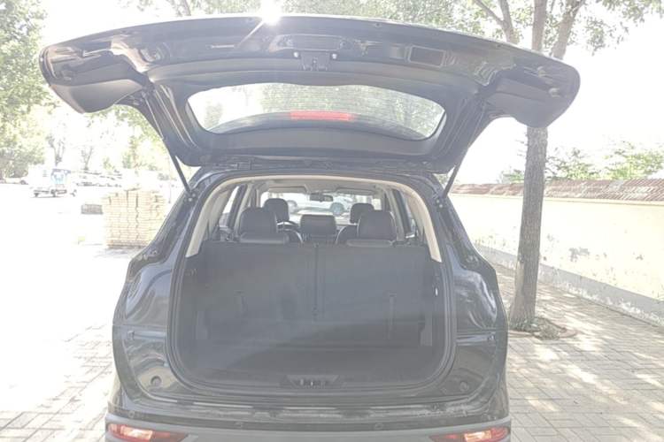 Used Dongfeng Fengon 580 2016 1.5T Manual Luxury Edition Trunk