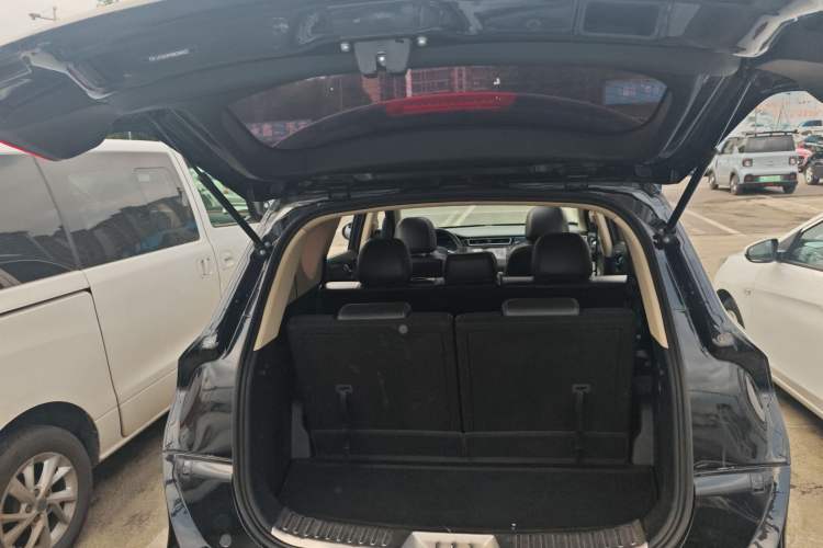 Used Dongfeng Fengon 580 2016 1.5T Manual Luxury Edition Trunk