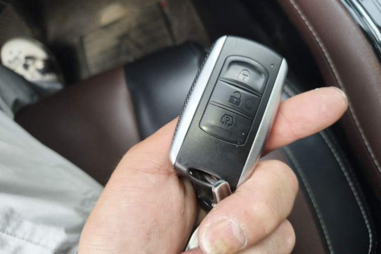 Used Dongfeng Fengon 580 2016 Revised Version 1.5T CVT Luxury Edition Vehicle Key