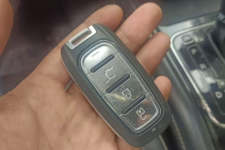 Used Dongfeng Fengon 580 2016 Revised Version 1.5T CVT Luxury Edition Vehicle Key