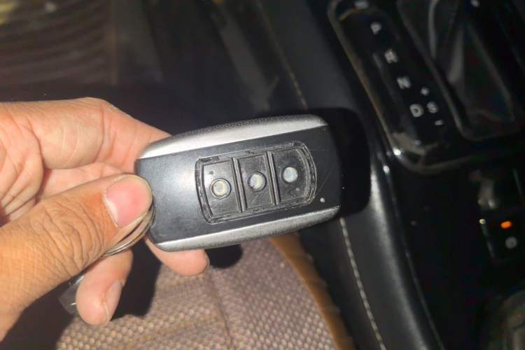Used Dongfeng Fengon 580 2016 Revised Version 1.5T CVT Luxury Edition Vehicle Key