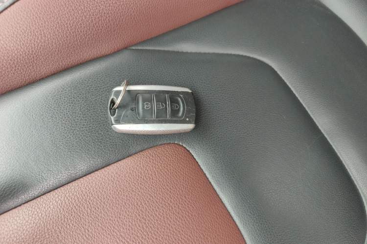 Used Dongfeng Fengon 580 2016 Revised Version 1.5T CVT Luxury Edition Vehicle Key