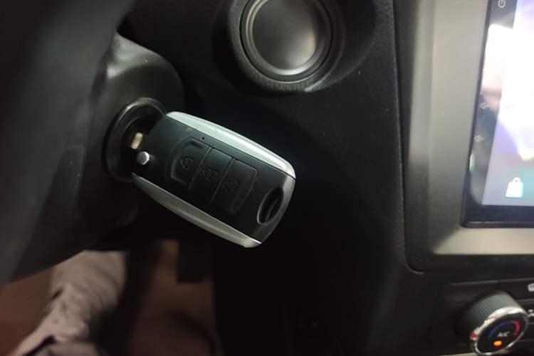 Used Dongfeng Fengon 580 2016 Revised Version 1.5T CVT Comfort Edition Vehicle Key
