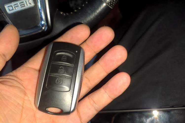 Used Dongfeng Fengon 580 2016 Revised Version 1.5T CVT Luxury Edition Vehicle Key