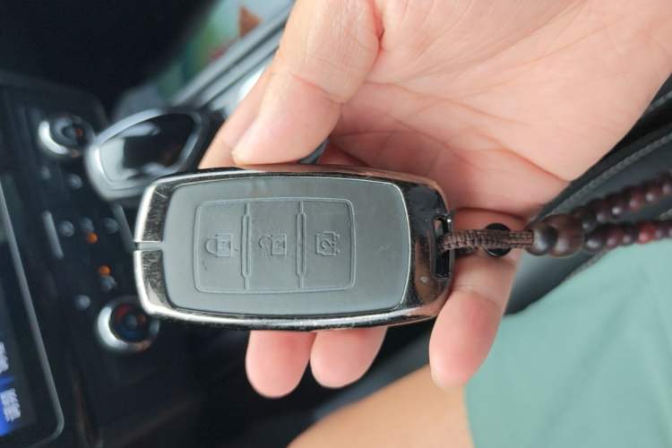 Used Dongfeng Fengon 580 2016 Revised Version 1.5T CVT Luxury Edition Vehicle Key