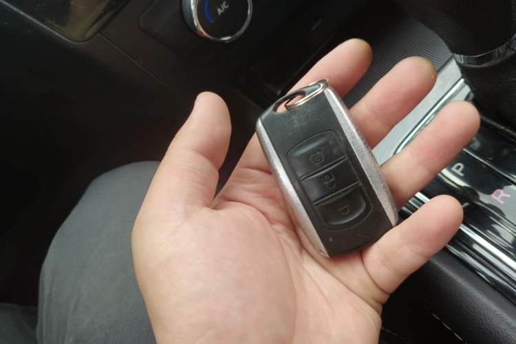 Used Dongfeng Fengon 580 2016 Revised Version 1.5T CVT Luxury Edition Vehicle Key
