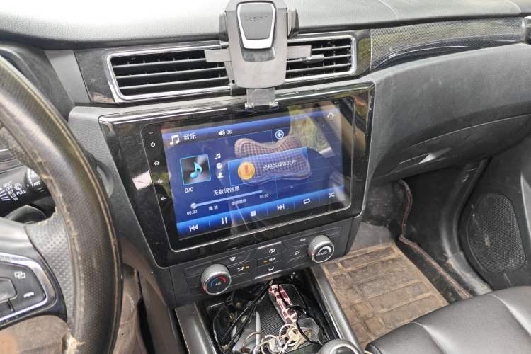 Used Dongfeng Fengon 580 2016 1.5T Manual Luxury Edition Audio And AC Panel