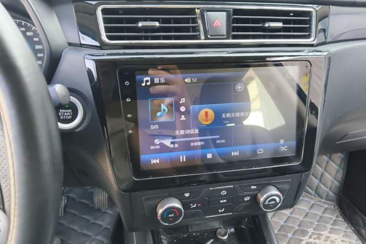 Used Dongfeng Fengon 580 2016 1.5T Manual Luxury Edition Audio And AC Panel