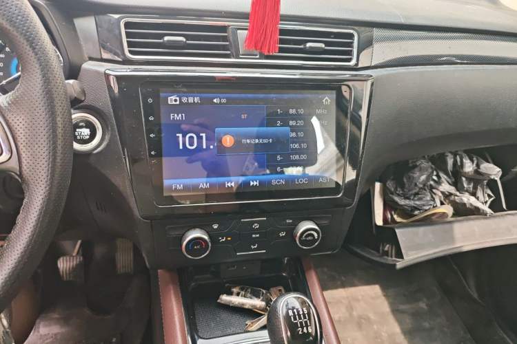 Used Dongfeng Fengon 580 2016 1.5T Manual Luxury Edition Audio And AC Panel