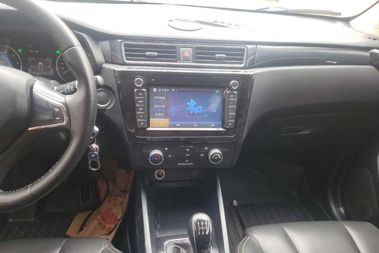 Used Dongfeng Fengon 580 2016 1.8L Manual Comfort Model Audio And AC Panel