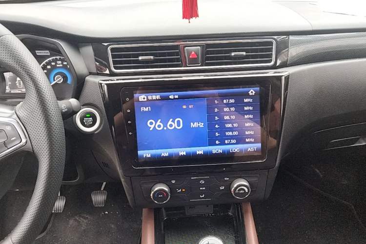 Used Dongfeng Fengon 580 2016 1.5T Manual Luxury Edition Audio And AC Panel