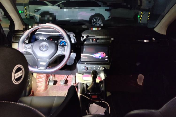 Used Dongfeng Fengon 580 2016 1.5T Manual Luxury Edition Center Console
