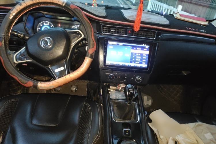 Used Dongfeng Fengon 580 2016 1.5T Manual Comfort Model Center Console