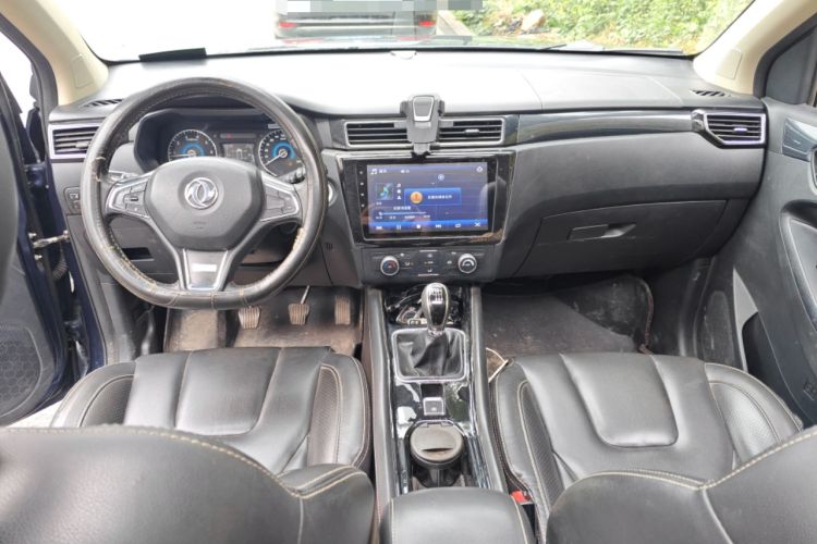 Used Dongfeng Fengon 580 2016 1.5T Manual Luxury Edition Center Console