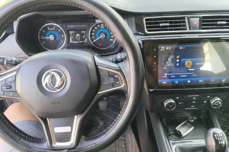 Used Dongfeng Fengon 580 2016 1.5T Manual Luxury Edition Center Console