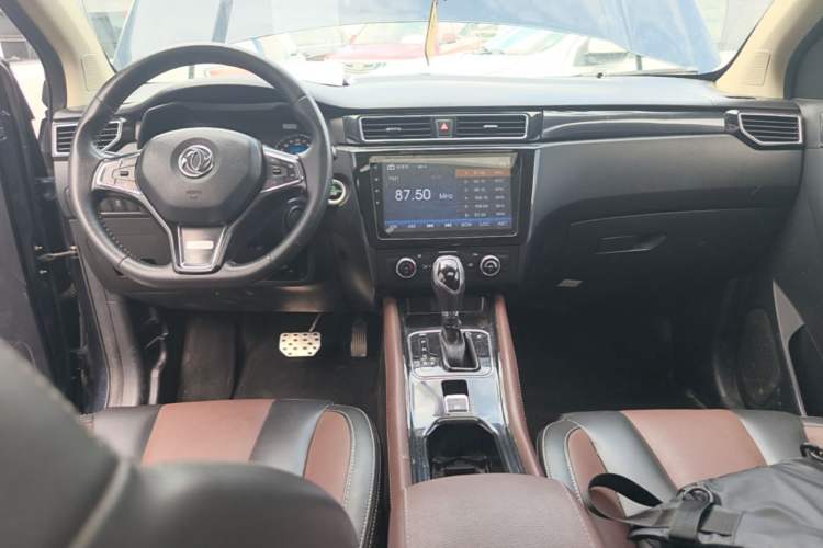Used Dongfeng Fengon 580 2016 1.5T CVT Comfort Model Center Console