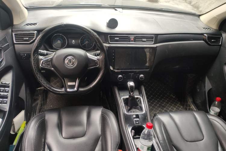 Used Dongfeng Fengon 580 2016 1.5T Manual Luxury Edition Center Console