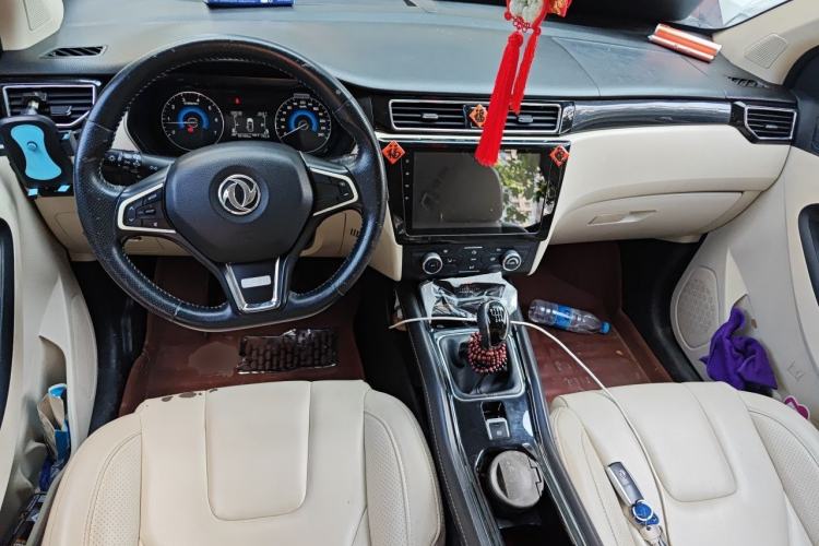 Used Dongfeng Fengon 580 2016 1.5T Manual Luxury Edition Center Console