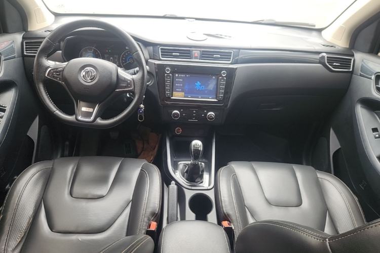 Used Dongfeng Fengon 580 2016 1.8L Manual Comfort Model Center Console