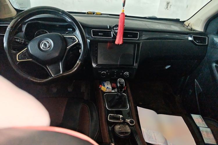 Used Dongfeng Fengon 580 2016 1.5T Manual Luxury Edition Center Console