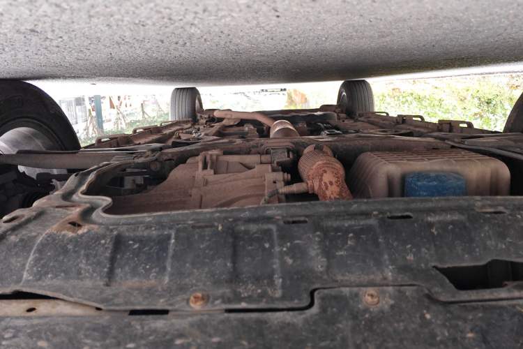 Used Dongfeng Fengon 580 2016 1.5T Manual Luxury Edition Chassis Front