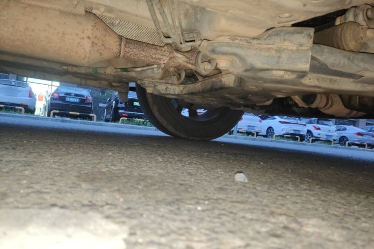 Used Dongfeng Fengon 580 2016 1.5T Manual Comfort Model Chassis Front Right