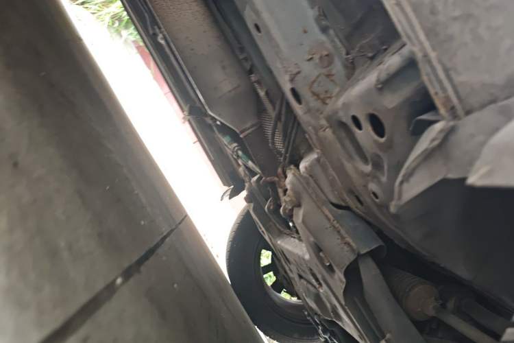 Used Dongfeng Fengon 580 2016 1.5T Manual Luxury Edition Chassis Front Right