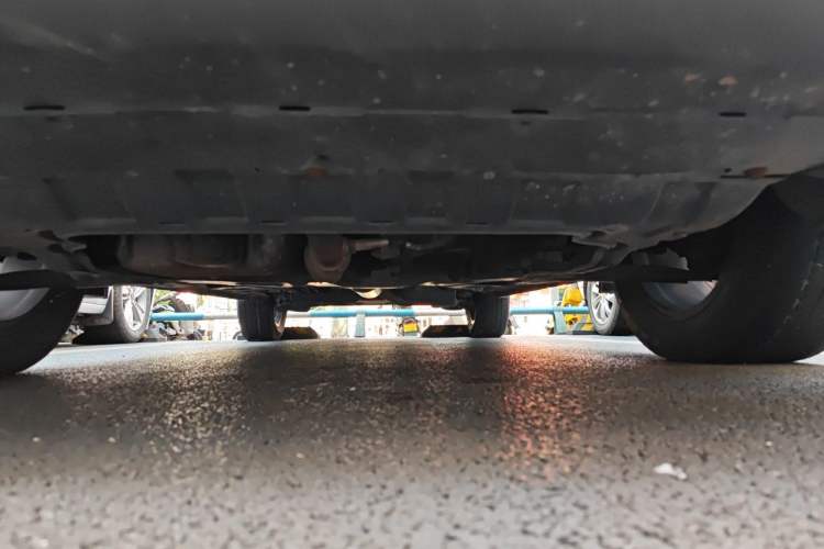 Used Dongfeng Fengon 580 2016 1.5T Manual Luxury Edition Chassis Front