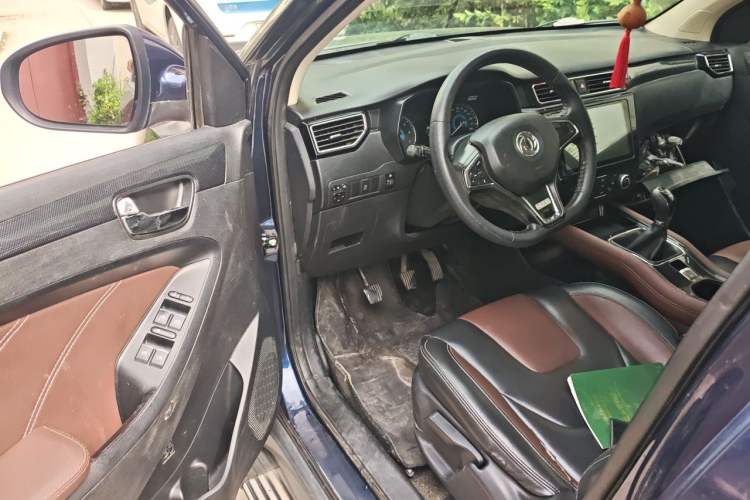 Used Dongfeng Fengon 580 2016 1.5T Manual Luxury Edition Driver Seat