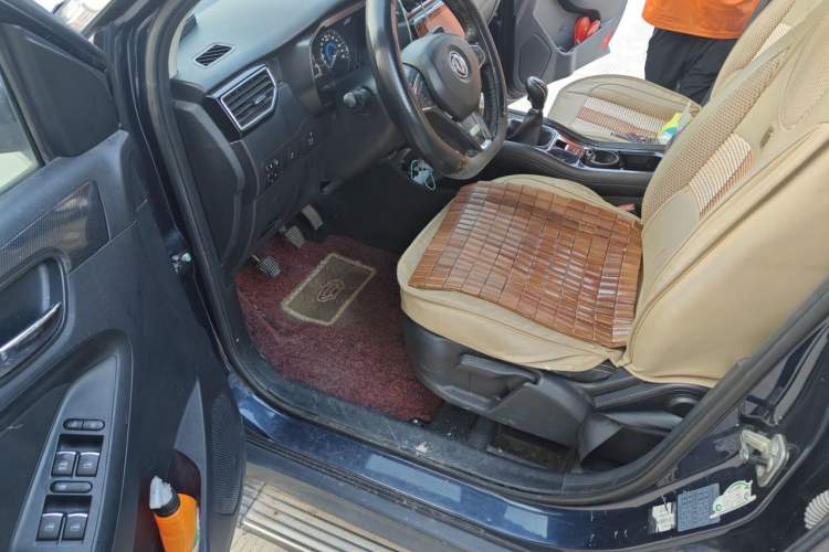 Used Dongfeng Fengon 580 2016 1.5T Manual Luxury Edition Driver Seat