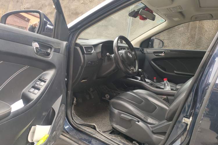 Used Dongfeng Fengon 580 2016 1.5T Manual Luxury Edition Driver Seat