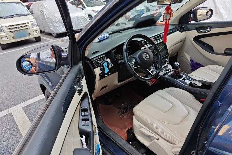 Used Dongfeng Fengon 580 2016 1.5T Manual Luxury Edition Driver Seat