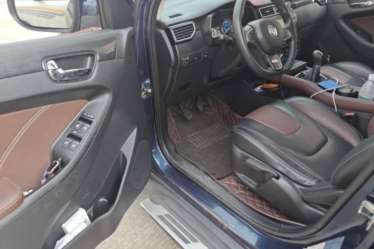 Used Dongfeng Fengon 580 2016 1.5T Manual Luxury Edition Driver Seat