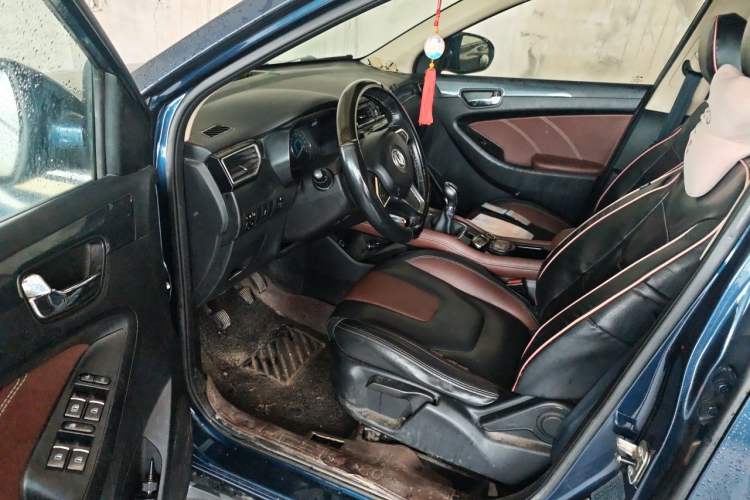 Used Dongfeng Fengon 580 2016 1.5T Manual Luxury Edition Driver Seat