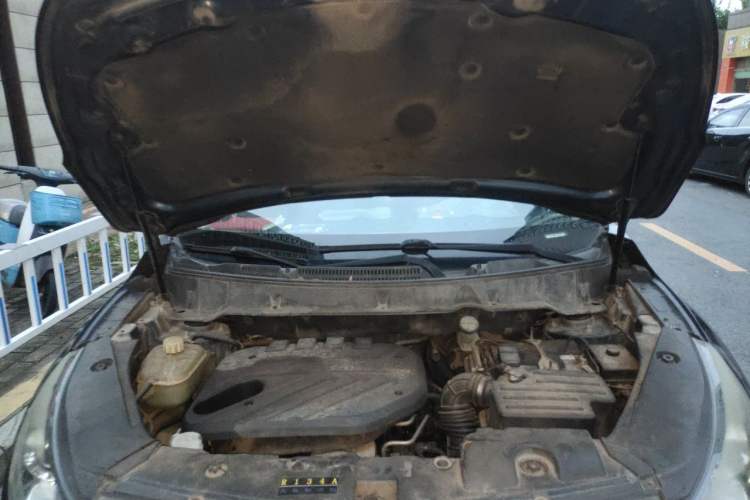 Used Dongfeng Fengon 580 2016 1.5T Manual Comfort Model Engine Bay