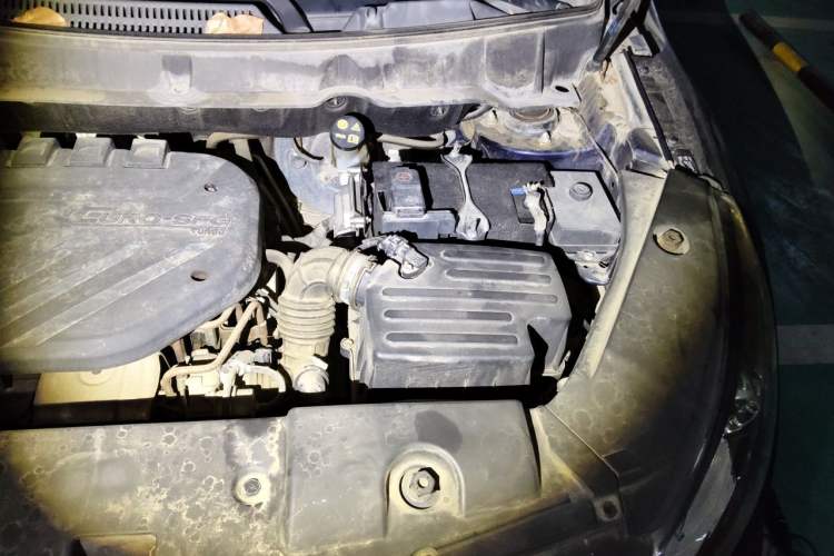 Used Dongfeng Fengon 580 2016 1.5T Manual Luxury Edition Engine Bay Left