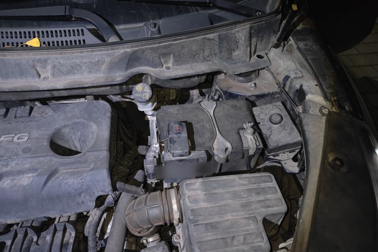 Used Dongfeng Fengon 580 2016 1.8L Manual Comfort Model Engine Bay Left