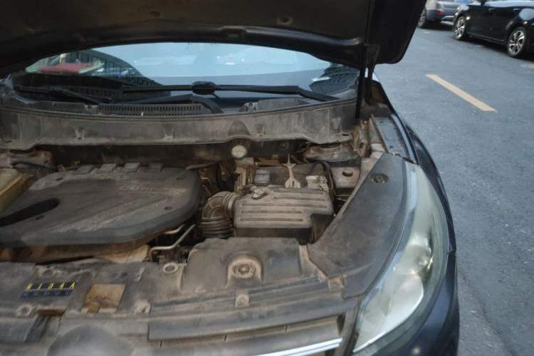 Used Dongfeng Fengon 580 2016 1.5T Manual Comfort Model Engine Bay Left