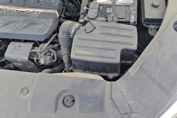 Used Dongfeng Fengon 580 2016 Revised Version 1.5T CVT Comfort Edition Engine Bay Left