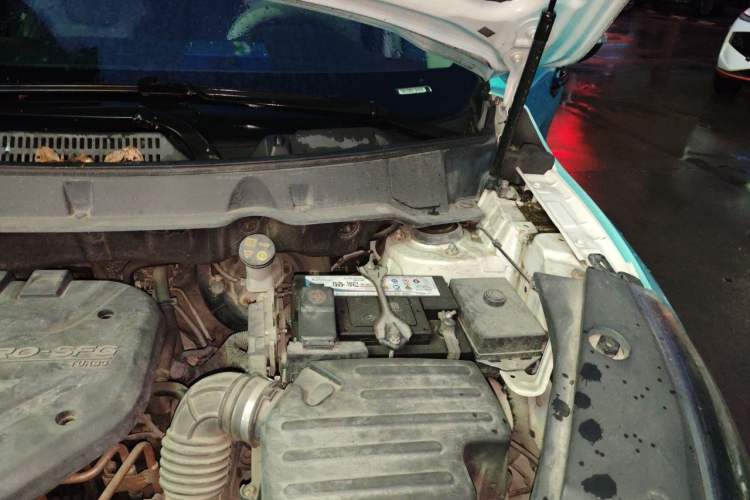 Used Dongfeng Fengon 580 2016 Revised Version 1.5T CVT Luxury Edition Engine Bay Left