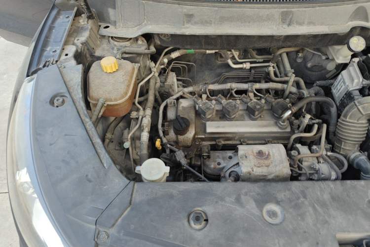 Used Dongfeng Fengon 580 2016 1.5T Manual Luxury Edition Engine Bay Right