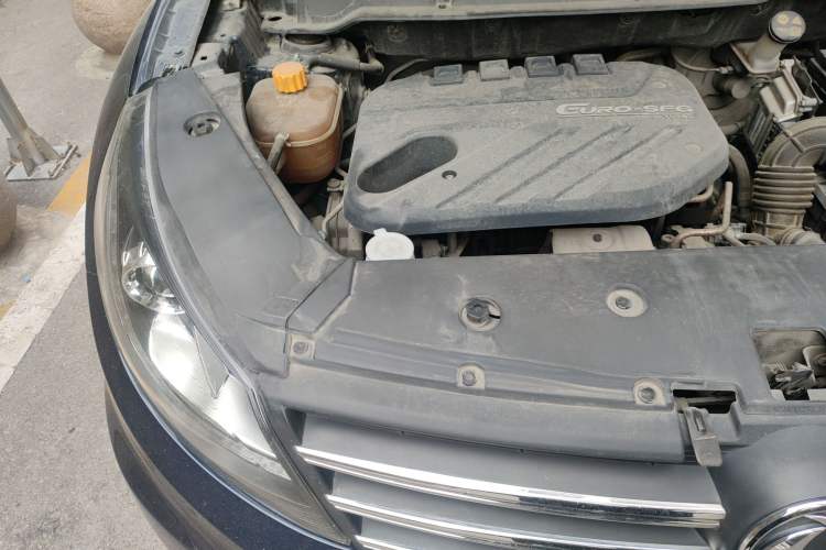 Used Dongfeng Fengon 580 2016 1.5T Manual Luxury Edition Engine Bay Right