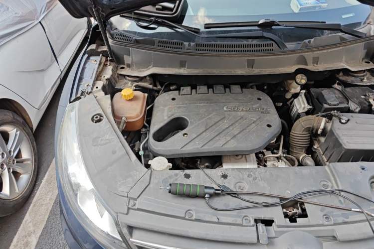 Used Dongfeng Fengon 580 2016 1.5T Manual Luxury Edition Engine Bay Right
