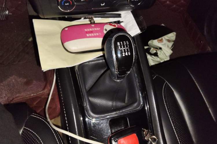 Used Dongfeng Fengon 580 2016 1.5T Manual Luxury Edition Gear Lever