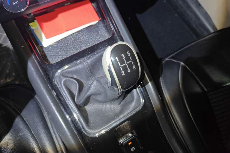 Used Dongfeng Fengon 580 2016 1.8L Manual Comfort Model Gear Lever