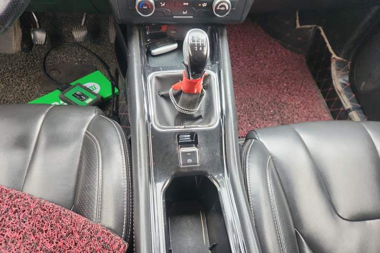 Used Dongfeng Fengon 580 2016 1.5T Manual Luxury Edition Gear Lever