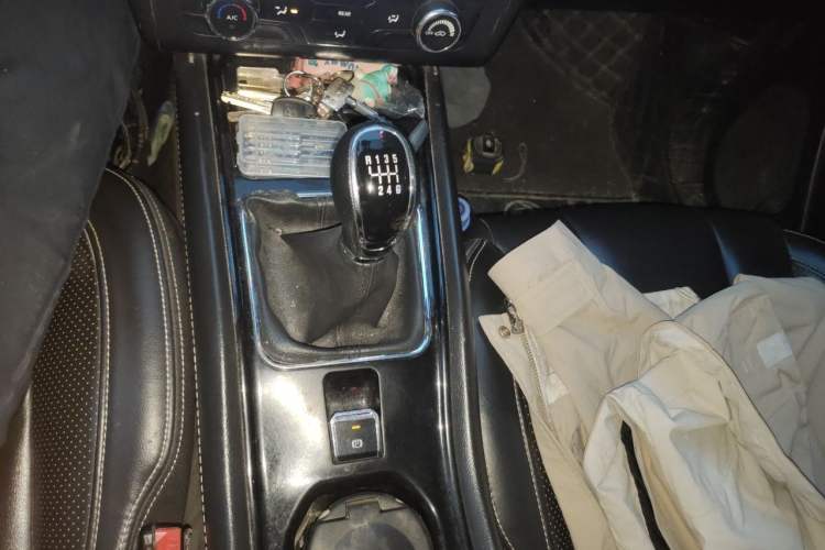Used Dongfeng Fengon 580 2016 1.5T Manual Comfort Model Gear Lever