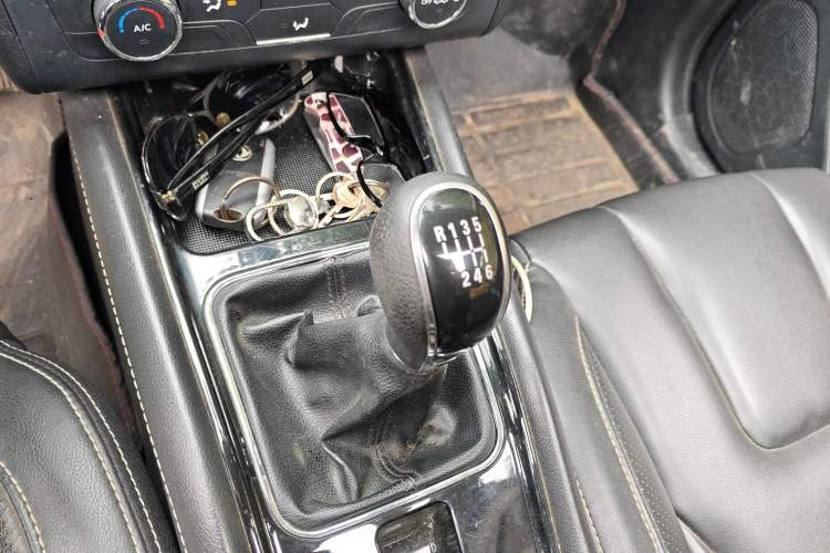 Used Dongfeng Fengon 580 2016 1.5T Manual Luxury Edition Gear Lever