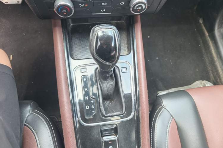 Used Dongfeng Fengon 580 2016 1.5T CVT Comfort Model Gear Lever