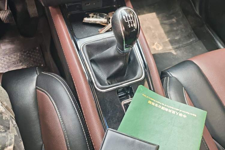 Used Dongfeng Fengon 580 2016 1.5T Manual Luxury Edition Gear Lever